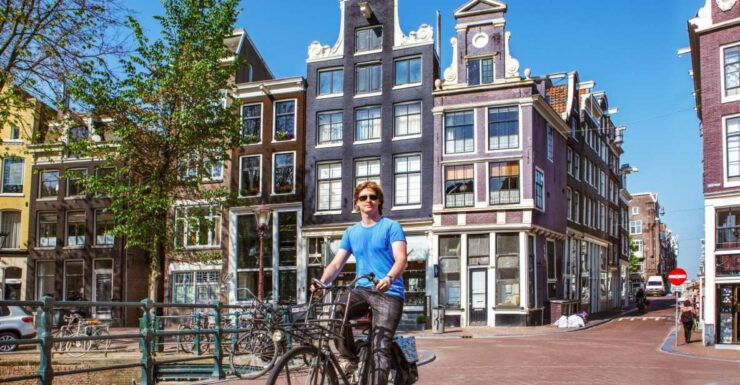 Amsterdam: Bike Rental With Free Cup of Coffee - Experience