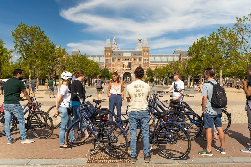 Amsterdam Bike Tour with Canal Cruise - The canal cruise: a quieter second act