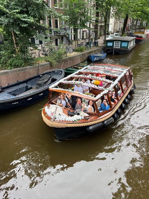 Amsterdam: Boat Tour With Optional Unlimited Drinks - Good To Know