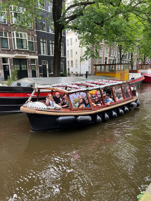 Amsterdam: Boat Tour With Optional Unlimited Drinks - Itinerary and Sightseeing