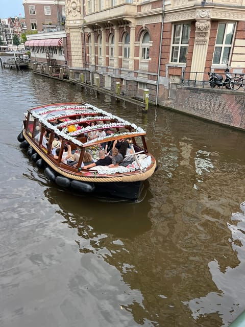 Amsterdam: Boat Tour With Optional Unlimited Drinks - Meeting and Arrival Information