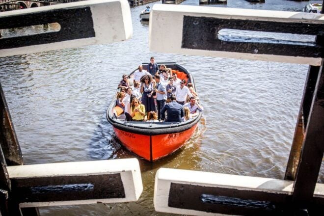 Amsterdam: Canal Belt Private Beer Boat Tour - Cruise the Citys Canal Belt