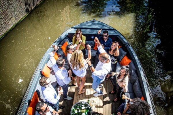 Amsterdam: Canal Belt Private Beer Boat Tour - Select Participants and Date
