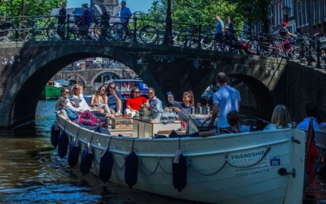 Amsterdam: Canal Cruise and Nightlife Ticket to 20 Clubs - Canal Cruise Details