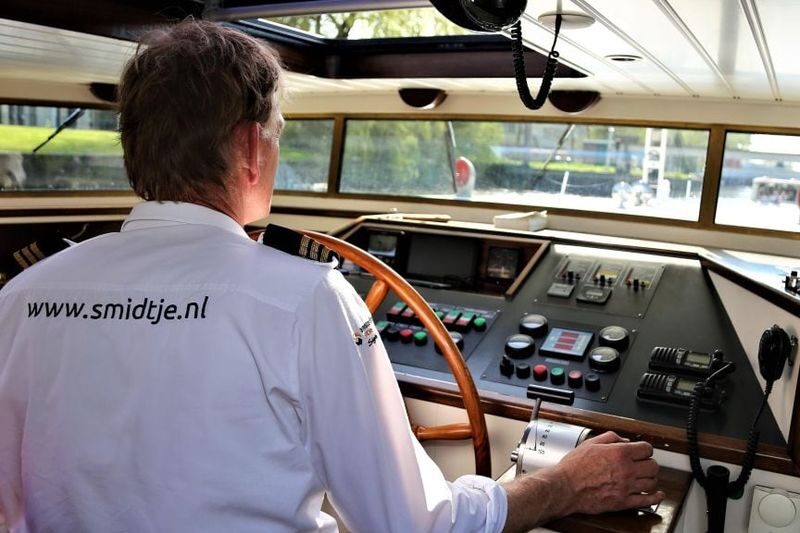 Amsterdam Canal Cruise: Electric Boat with Panorama Glass Rooftop - A roof that adjusts to the Dutch weather