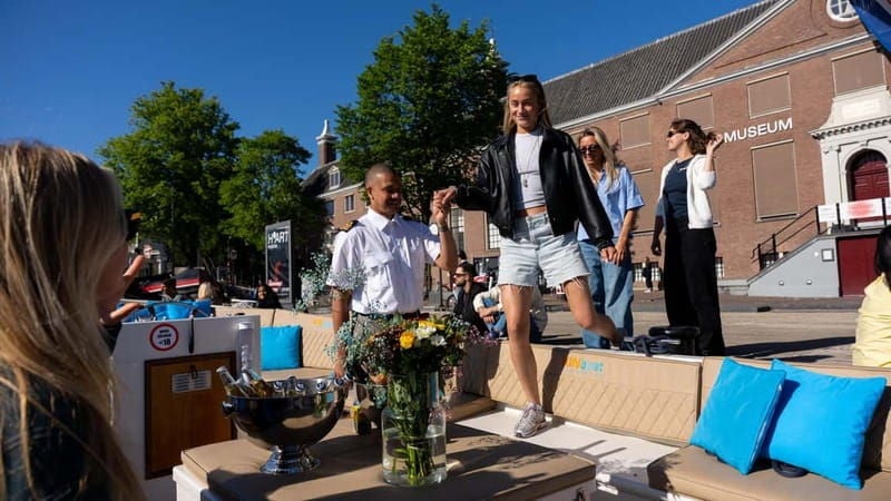 Amsterdam: Canal Cruise in Open Boat with Drink Option - What to Expect from the Itinerary