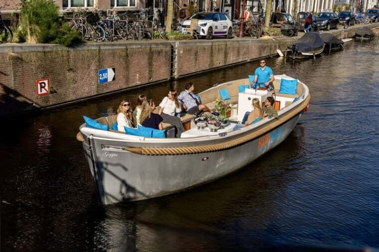 Amsterdam: Canal Cruise in Open Boat with Drink Option - The Value for Money