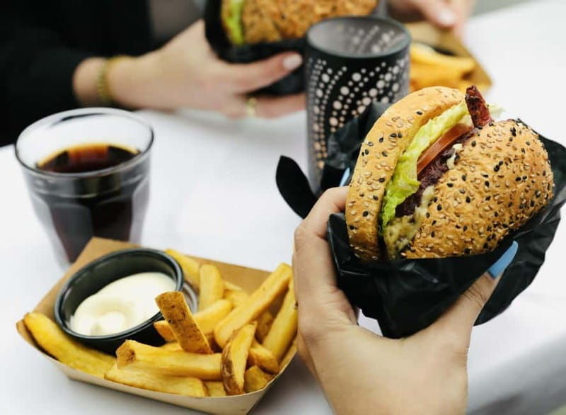 Amsterdam canal cruise with culinary burger or cheese & wine - Good To Know