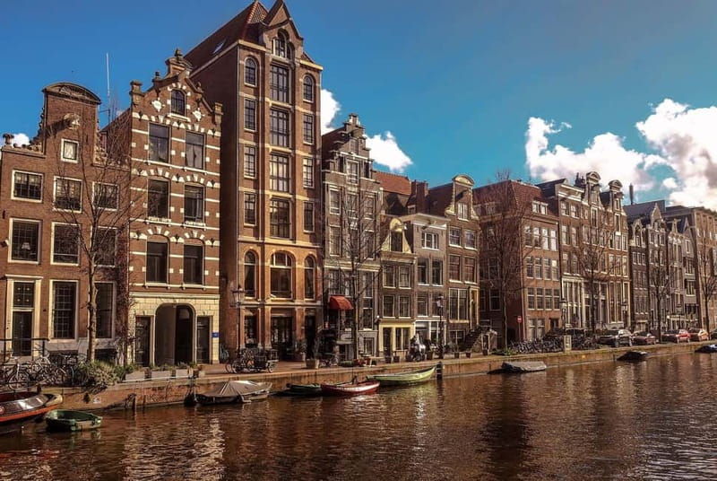 Amsterdam canal cruise with culinary burger or cheese & wine - The Experience in Detail