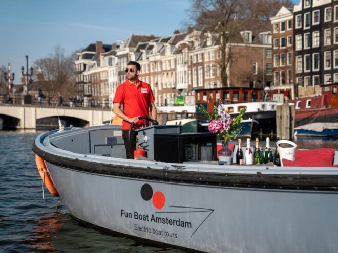Amsterdam Canal Cruise With Dutch Pancakes and Hot Chocolate - Full Description