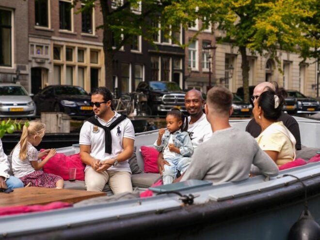 Amsterdam Canal Cruise With Dutch Pancakes and Hot Chocolate - Inclusions