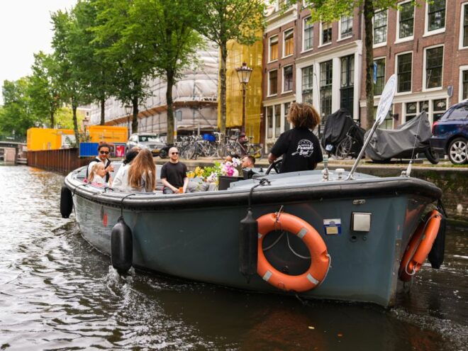 Amsterdam Canal Cruise With Dutch Pancakes and Hot Chocolate - Common Questions