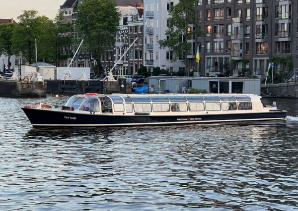 Amsterdam: Canal Cruise With Live Commentary and Audio Guide - The Sum Up
