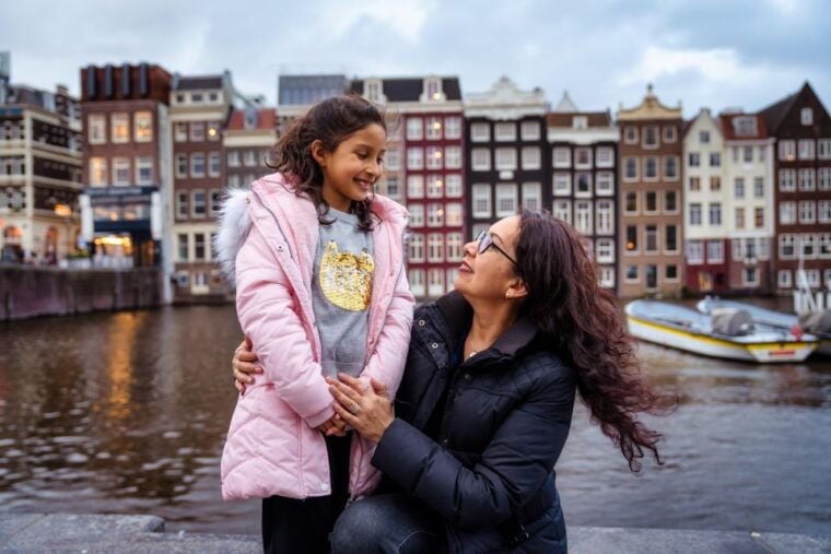 Amsterdam Canals Photoshoot: Private Solo, Family or Couples - Authentic Experiences from Reviews