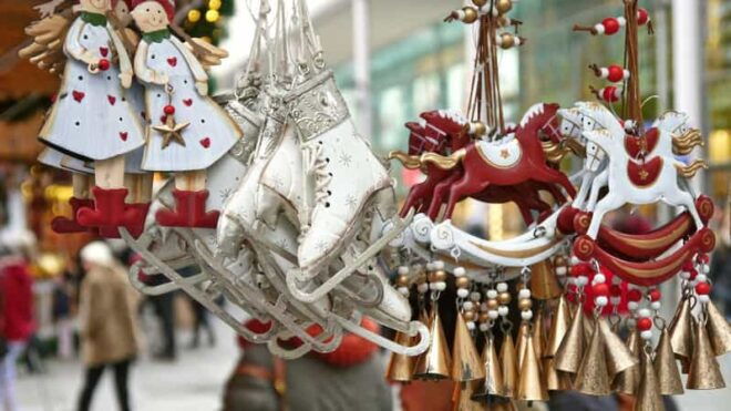 Amsterdam: Christmas Market Private Walking Tour - Festive Shopping and Activities