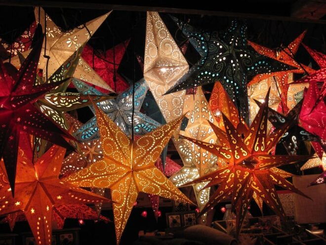 Amsterdam: Christmas Market Private Walking Tour - Joyful and Lively Experience