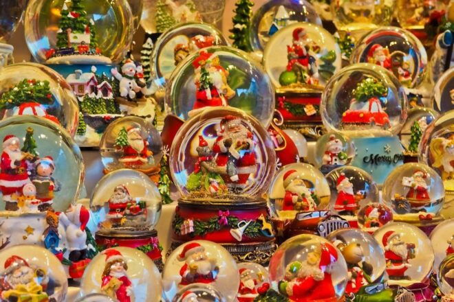 Amsterdam: Christmas Market Walking Private Tour - Lively Atmosphere and Joyful Sounds