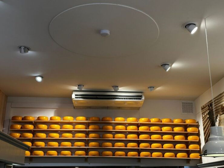 Amsterdam: City Center Walking Tour With Cheese Tasting - Experience the Authentic Flavors