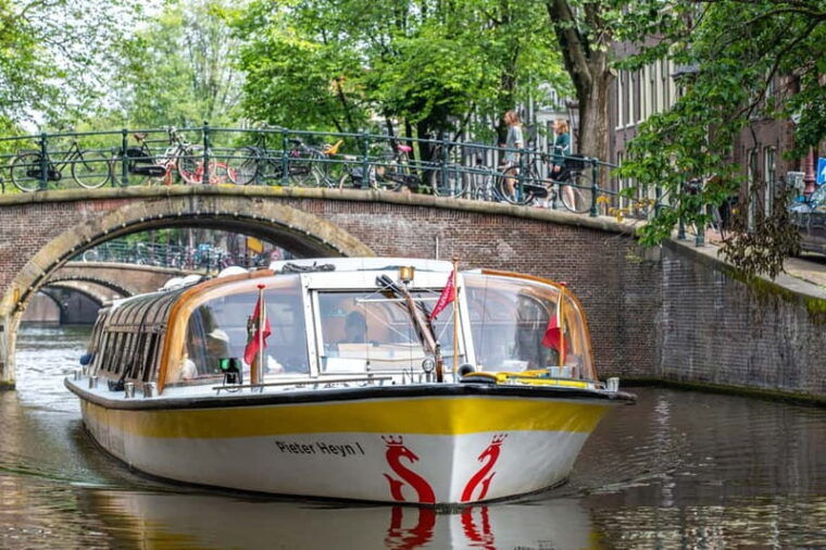 Amsterdam: City Centre Canal Cruise & Free Flower Cocktail - The Handcrafted Flower Cocktail