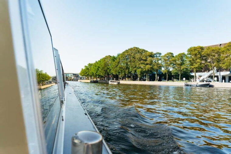 Amsterdam: City Centre Canal Cruise & Free Flower Cocktail - Pricing and Value