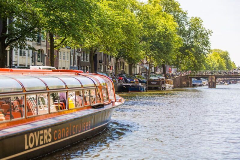 Amsterdam: City Centre Canal Cruise including Audioguide - The Experience on Board