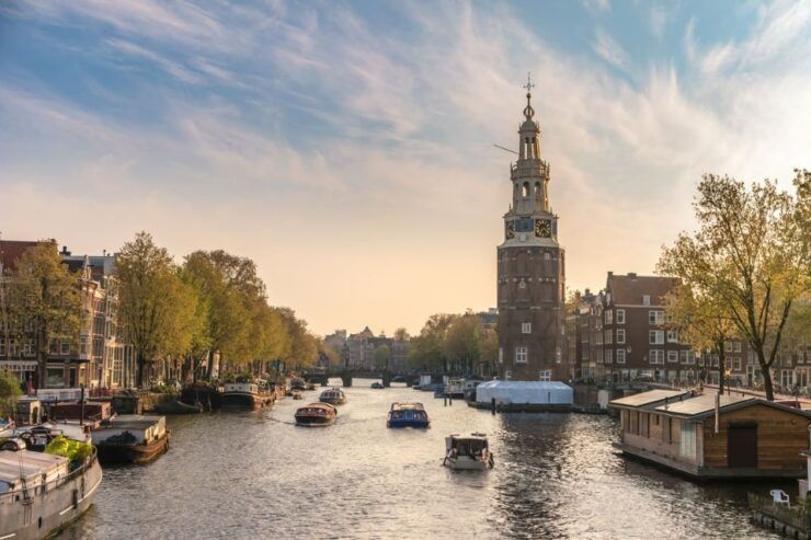 Amsterdam: City Exploration Game and Walking Tour - Activity Details