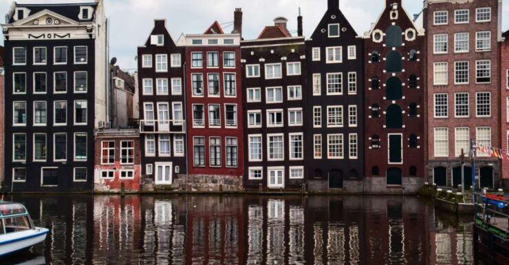 Amsterdam: City Exploration Game and Walking Tour - Experience