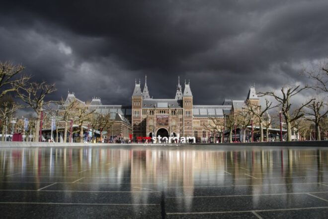Amsterdam: City Exploration Game and Walking Tour - Full Description