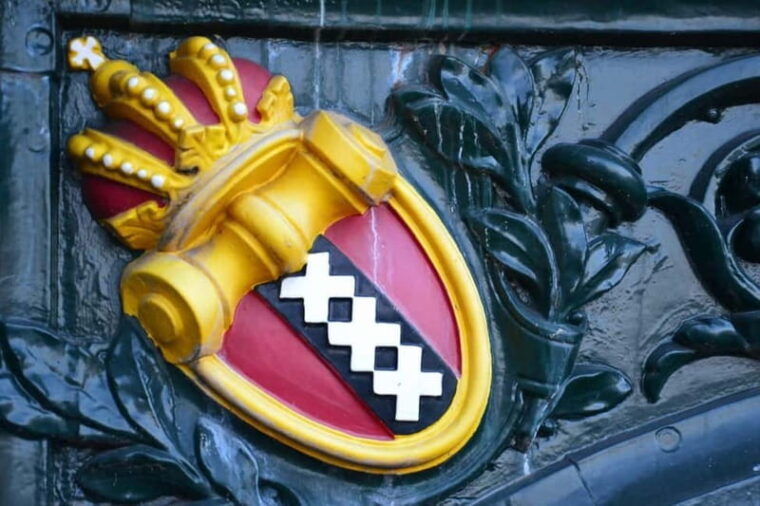 Amsterdam: City walking experience with a local - The Value of a Small Group Tour