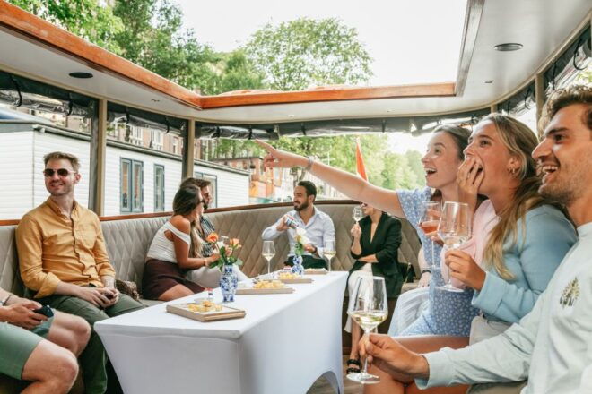 Amsterdam: Classic Boat Cruise With Cheese & Wine Option - Description of the Boat Cruise