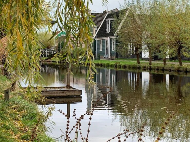 Amsterdam: Countryside Bike Tour and Zaanse Schans Windmills - Experience
