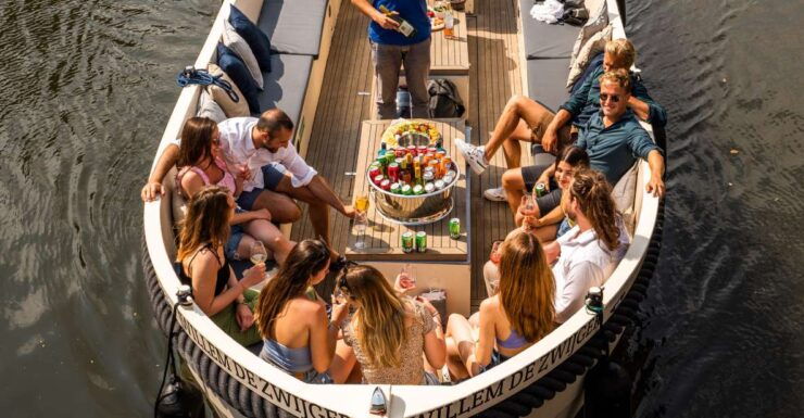 Amsterdam: Covered Evening Canal Cruise & Unlimited Drinks - Highlights of the Canal Cruise