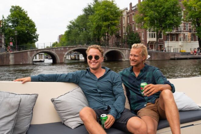 Amsterdam: Covered Evening Canal Cruise & Unlimited Drinks - Detailed Description of the Canal Cruise
