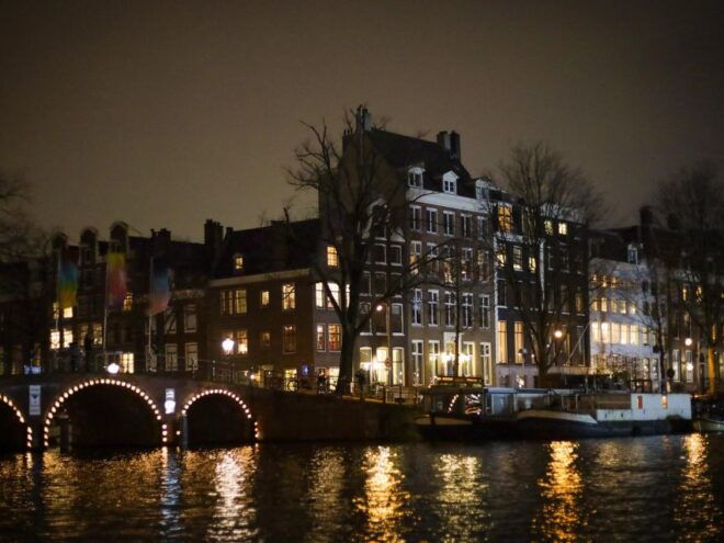 Amsterdam: Covered Evening Canal Cruise & Unlimited Drinks - Boarding Instructions