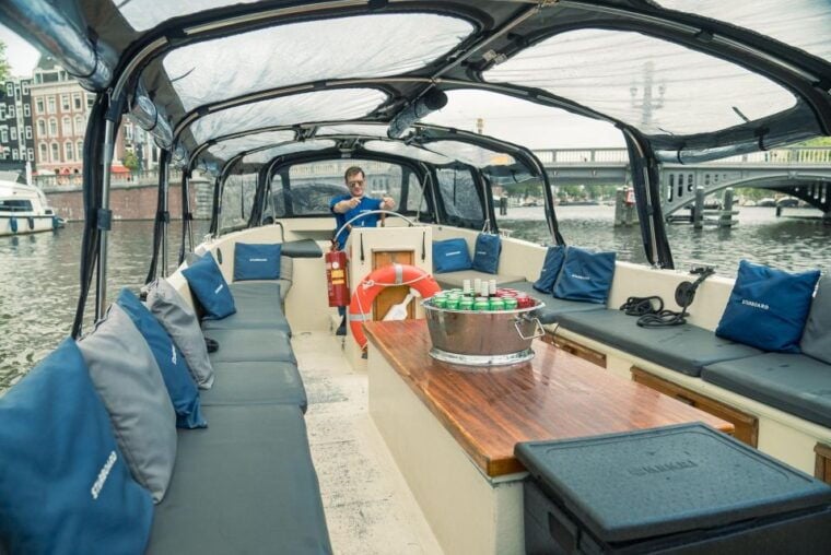 Amsterdam: Cozy Evening Canal Cruise With Open Bar Option - What the Reviews Say