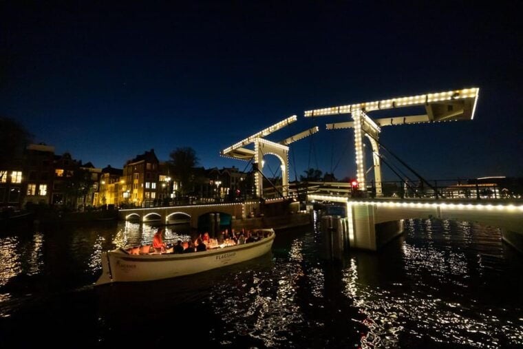 Amsterdam: Evening Canal Cruise with (Open) Bar on Board - FAQ