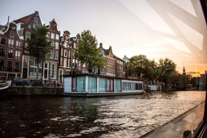 Amsterdam: Evening Canal Cruise With Pizza and Drinks - Customer Reviews