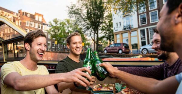 Amsterdam: Evening Canal Cruise With Pizza and Drinks - Positive Reviews