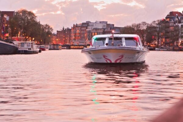 Amsterdam: Evening Canal Cruise With Pizza and Drinks - Negative Review