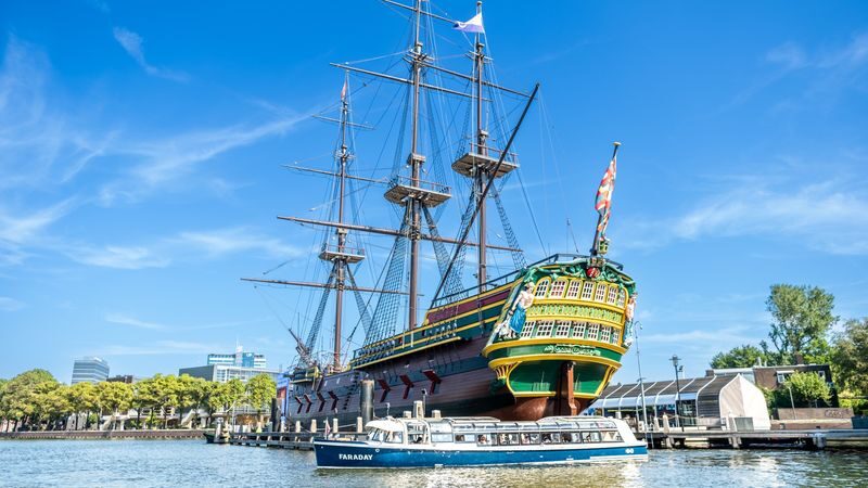 Amsterdam Evening Canal Cruise with Snackbox - What the price buys