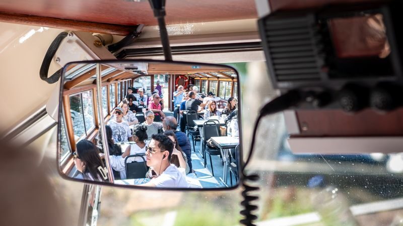 Amsterdam Evening Canal Cruise with Snackbox - Getting there and planning for comfort