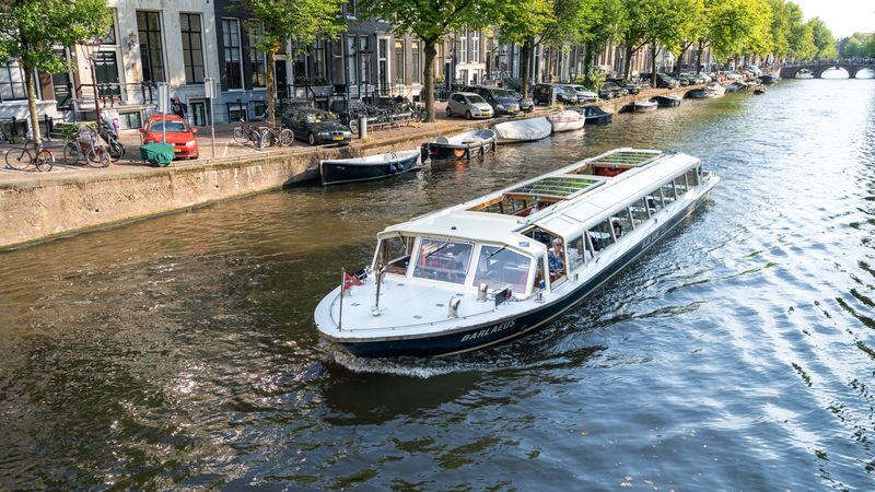 Amsterdam Evening Canal Cruise with Snackbox - Who should book this cruise?