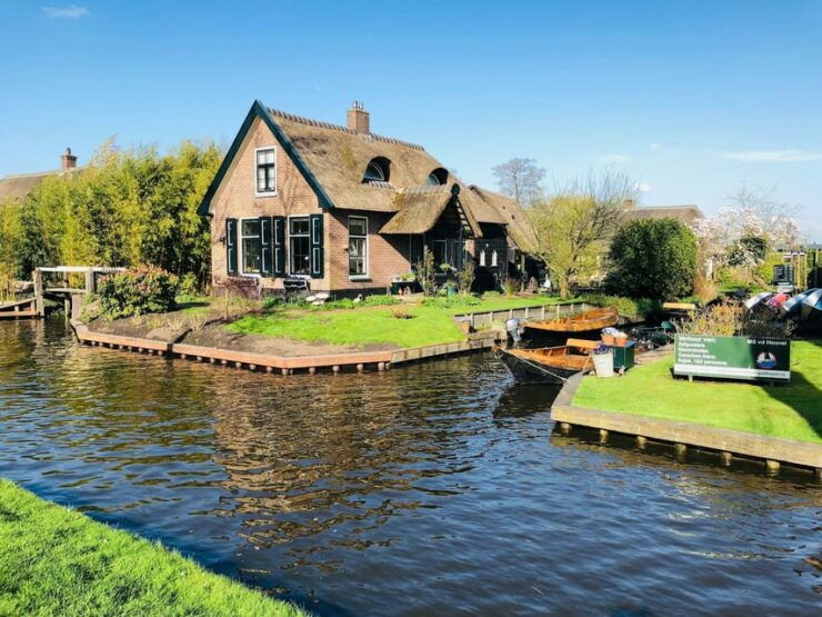 Amsterdam: Explore Giethoorn in a Private Tour With Driver - Travel Experience
