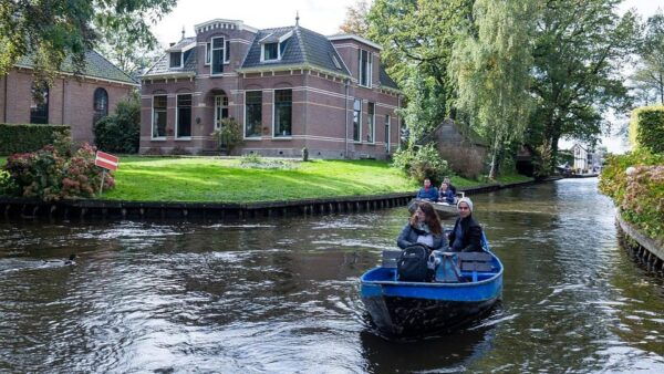 Amsterdam: Explore Giethoorn in a Private Tour With Driver - Scenic Countryside Drive