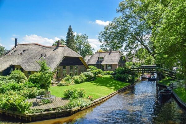 Amsterdam: Explore Giethoorn in a Private Tour With Driver - Booking and Customization Options
