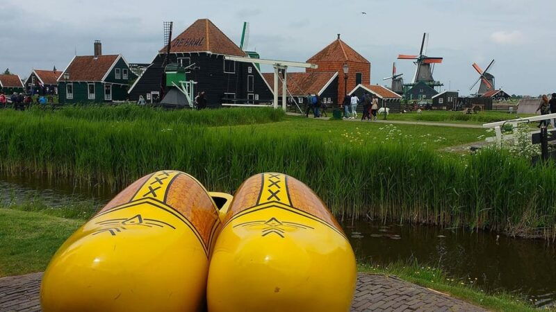 Amsterdam: Explore Zaanse Schans: Half-Day Luxury Coach Trip - The Itinerary in Detail: What to Expect