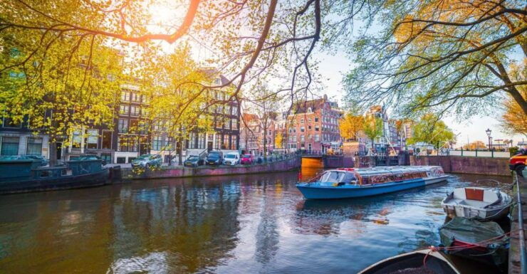 Amsterdam Family Friendly Historical Walking Tour - Experience Highlights