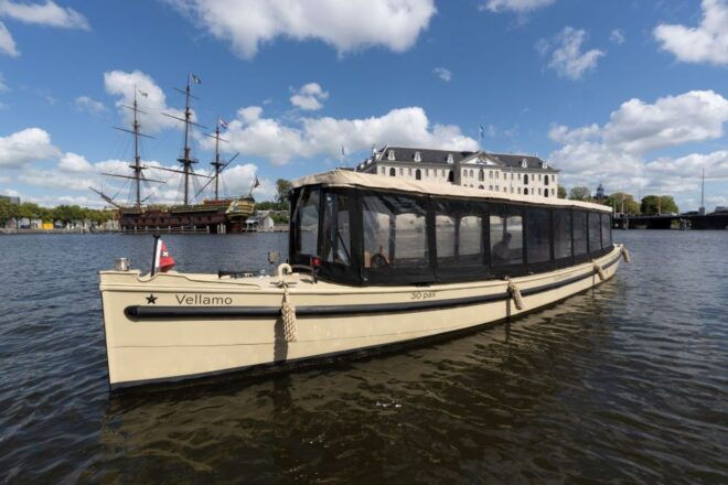 Amsterdam: Festival of Lights Canal Cruise - Inclusions