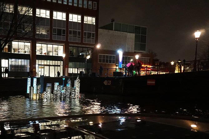Amsterdam Festival of Lights Cruise by Captain Dave - Inclusions and Amenities