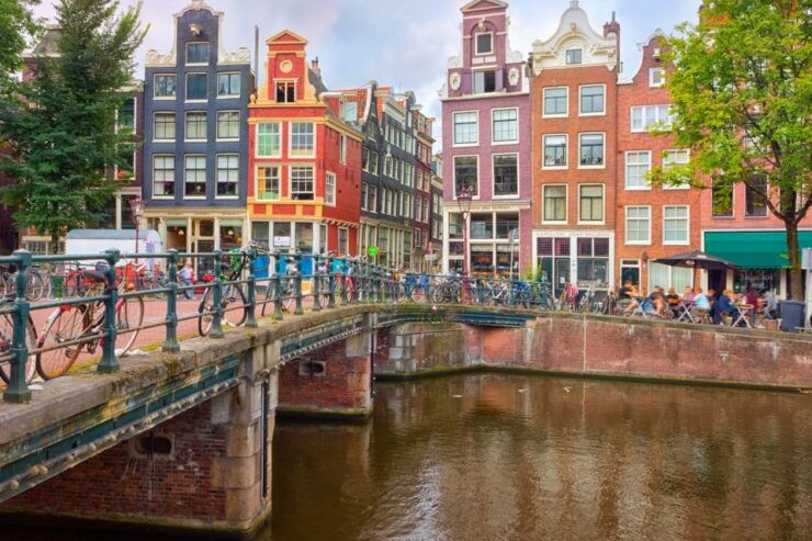 Amsterdam: First Discovery Walk and Reading Walking Tour - Activity Details